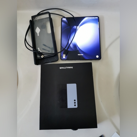 Samsung Galaxy Z Fold5 256gb Icy blue - Picture 13 of 15